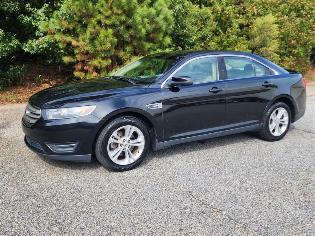 2014 Ford Taurus SEL's photo