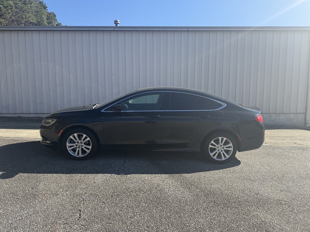 2015 Chrysler 200 Limited's photo